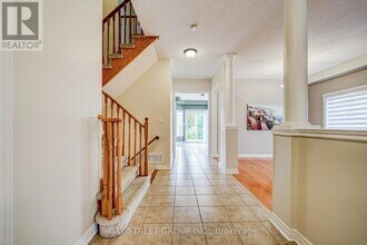 2470 Nichols Dr in Oakville, ON - Building Photo - Building Photo