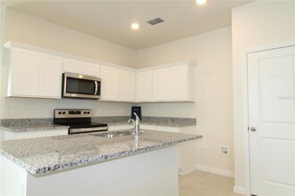 1056 Cades Cv Wy in DeLand, FL - Building Photo - Building Photo