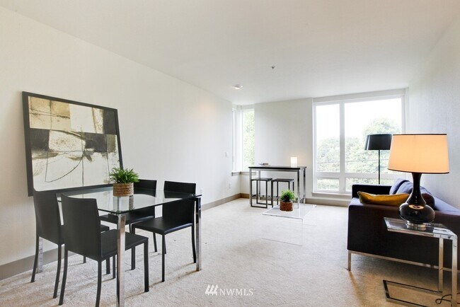 4547 8th Ave NE, Unit 304 in Seattle, WA - Foto de edificio - Building Photo