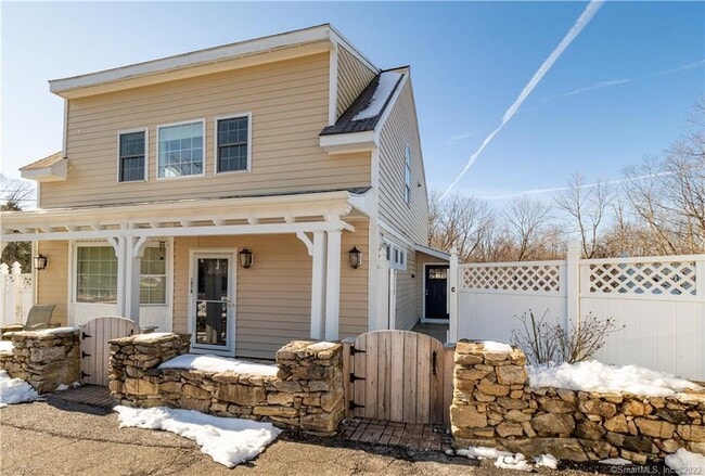 107 Black Rock Tpke in Redding, CT - Building Photo - Building Photo