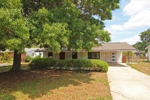545 Young Pl in Lakeland, FL - Building Photo