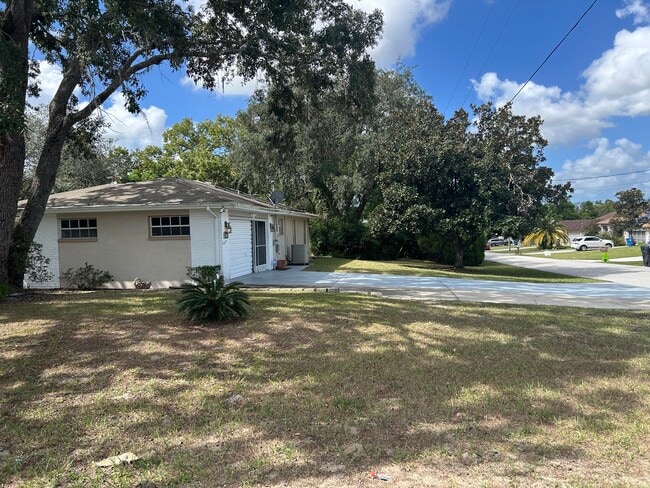 4453 Lamson Ave in Spring Hill, FL - Building Photo - Building Photo