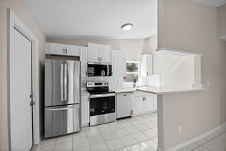 818 28th St Cir E in Bradenton, FL - Building Photo - Building Photo