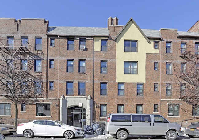 32-40 93rd St in East Elmhurst, NY - Foto de edificio - Building Photo