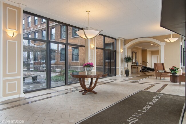 3730 N Lake Shore Dr, Unit 1A in Chicago, IL - Building Photo - Building Photo