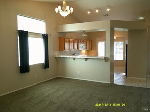 1805 Whiting Ct in Dixon, CA - Building Photo - Building Photo