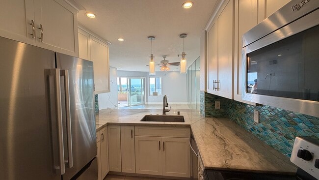 1200 Pacific Coast Hwy, Unit 117 in Huntington Beach, CA - Building Photo - Building Photo