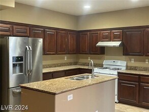 5079 W Moberly Ave in Las Vegas, NV - Building Photo - Building Photo