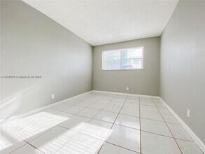 4050 NE 12th Terrace in Oakland Park, FL - Building Photo - Building Photo