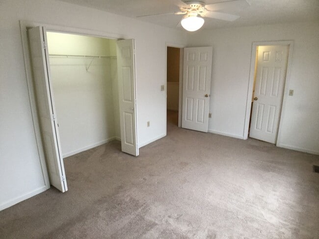 570 Kamran Dr NW in Christiansburg, VA - Building Photo - Building Photo