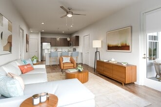 Solaris at Kissimmee in Kissimmee, FL - Foto de edificio - Building Photo