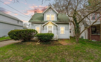 410 Dunlap St in Lansing, MI - Building Photo