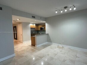 1050 Brickell Ave, Unit 2606 in Miami, FL - Building Photo - Building Photo