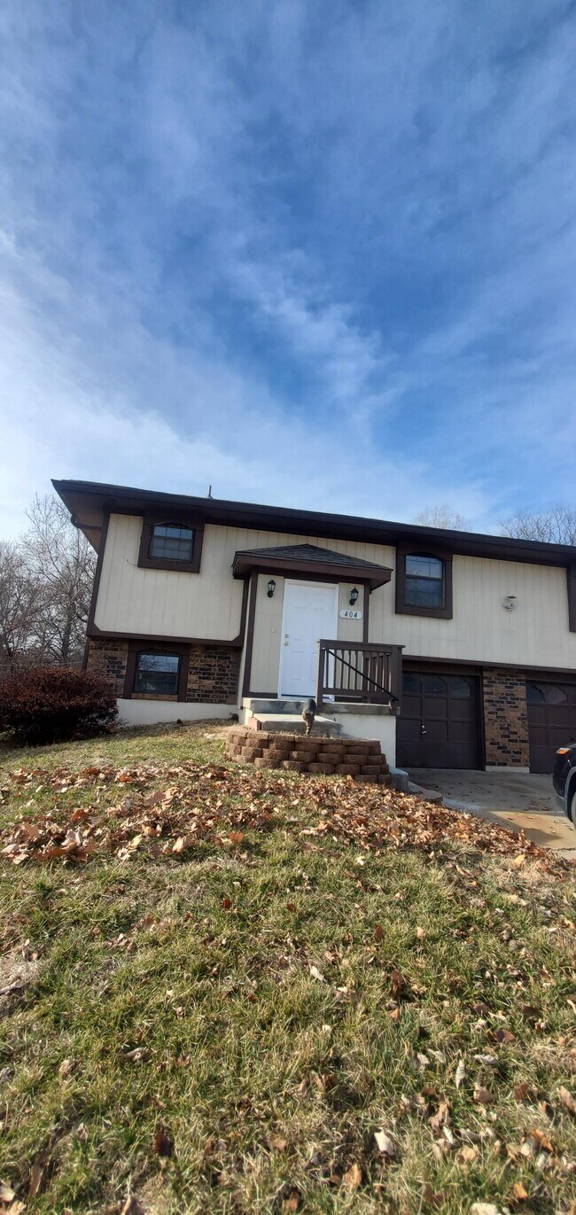404 N Kendall Dr Rentals in Independence, MO