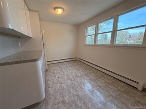 3535 Park Ave in Wantagh, NY - Building Photo - Building Photo