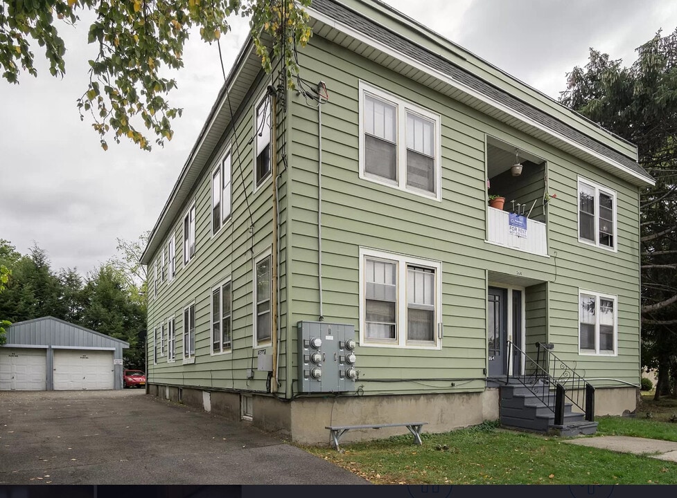 364 Floral Ave Johnson City Apartment in Johnson City, NY - Building Photo