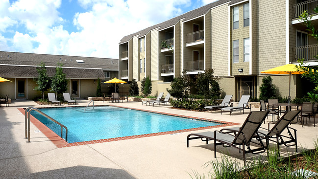 L'Esplanade in Metairie, LA - Foto de edificio - Building Photo