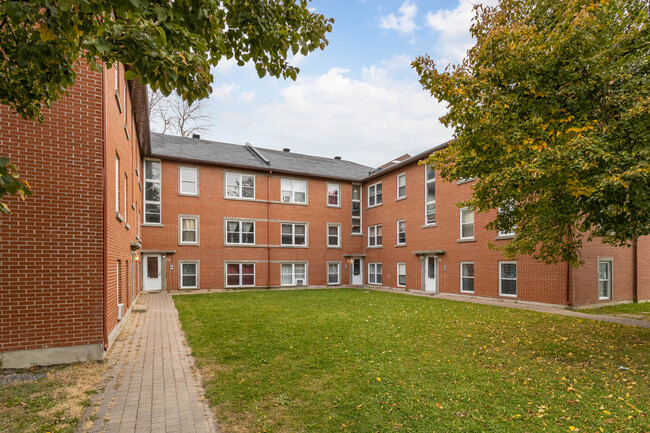 90 45E Av