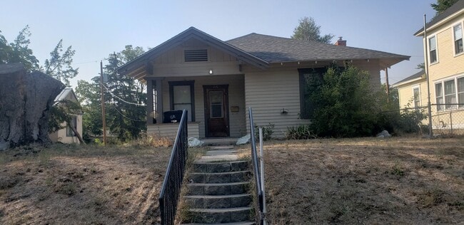property at 216 6th St