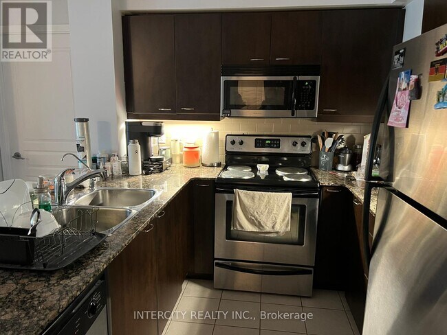 1403 Royal York Rd in Toronto, ON - Building Photo - Building Photo