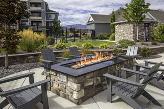 Herriman Towne Center Apartment in Herriman, UT - Foto de edificio - Building Photo