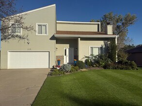 2305 S 165th St in Omaha, NE - Foto de edificio - Building Photo