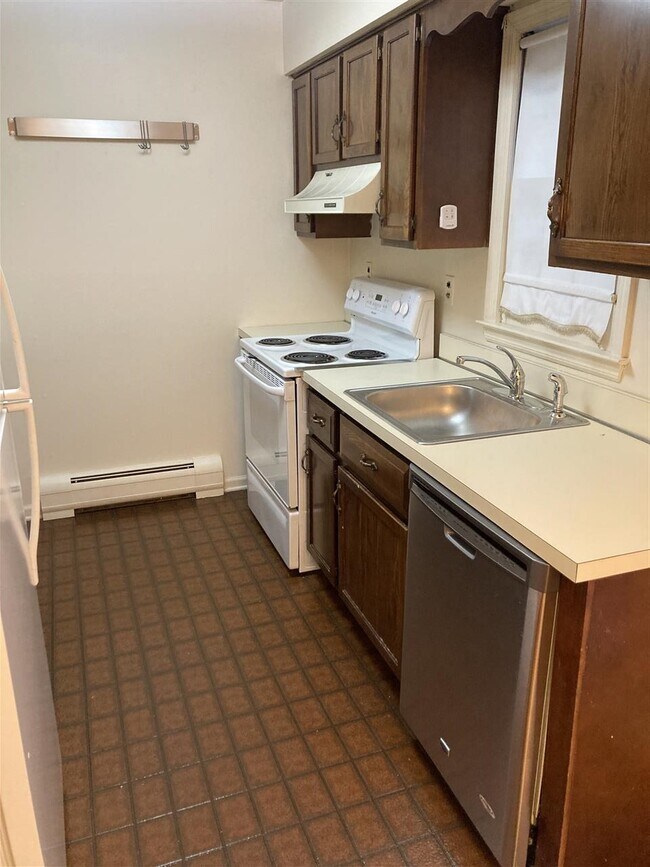 120 Fairview Ave-Unit -3B in Westwood, NJ - Foto de edificio - Building Photo