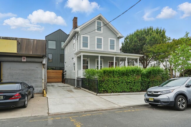 11 Beacon Ave in Jersey City, NJ - Building Photo - Building Photo