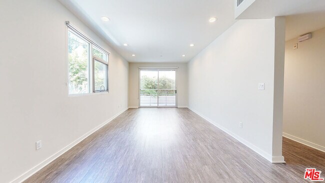 1545 S Bentley Ave in Los Angeles, CA - Building Photo - Building Photo