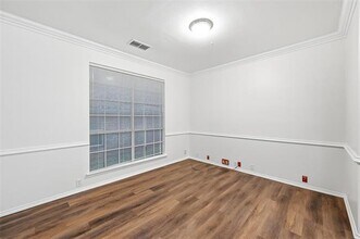 2216 Oak Park Dr in Bedford, TX - Building Photo - Building Photo