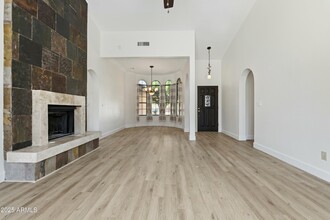 10043 E Dreyfus Ave in Scottsdale, AZ - Building Photo - Building Photo