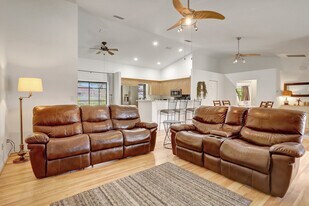 98 Chardon Pl in Naples, FL - Building Photo