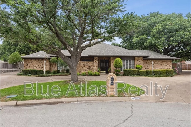 property at 4854 Starcrest Ct