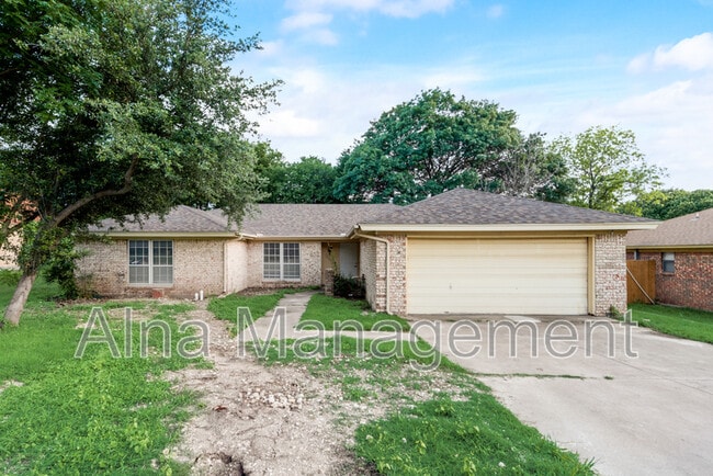 9941 Dickens Dr in Benbrook, TX - Building Photo - Building Photo
