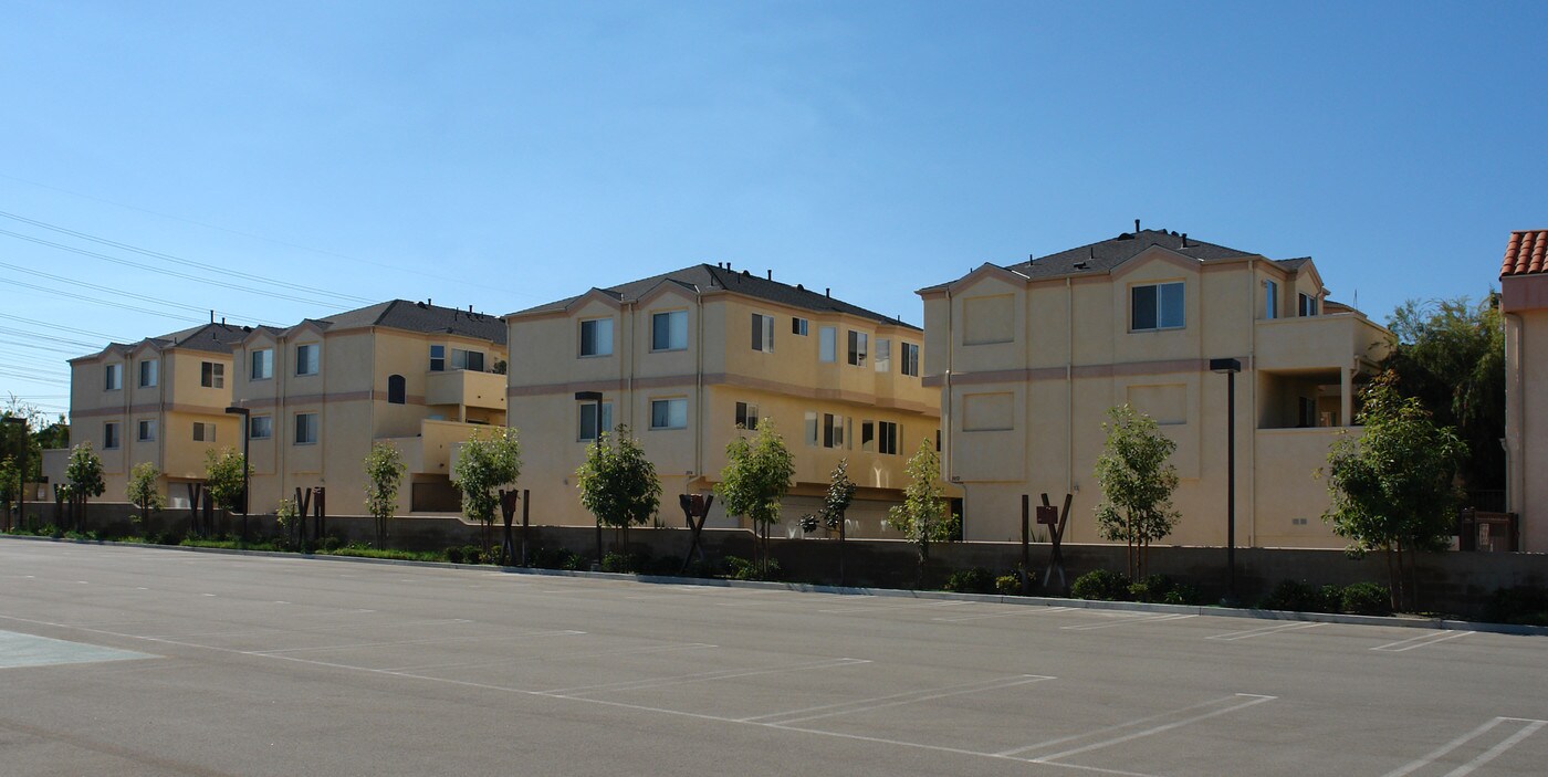 2052-2066 Artesia Blvd in Torrance, CA - Building Photo