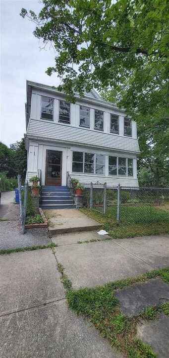 38 Worrall Ave in Poughkeepsie, NY - Foto de edificio