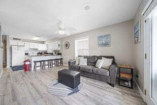 1476 W Lagoon Ave in Gulf Shores, AL - Building Photo