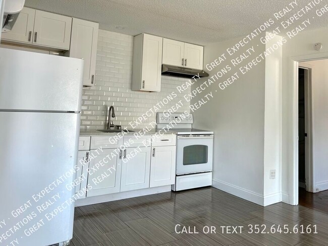 5854 SE Drew Rd in Belleview, FL - Building Photo - Building Photo