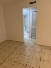 2401 Van Buren St in Hollywood, FL - Foto de edificio - Building Photo