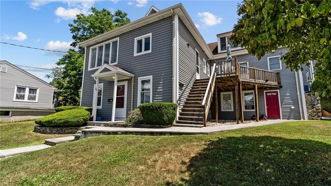 54 Hillside Ave in Tiverton, RI - Building Photo - Building Photo