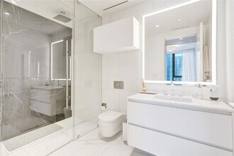 300 Biscayne Blvd Way, Unit 1808w in Miami, FL - Building Photo - Building Photo