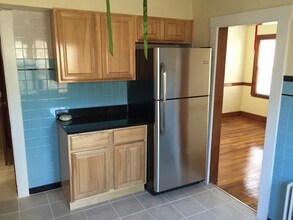 48 Oak St, Unit 2 in Dedham, MA - Foto de edificio - Building Photo