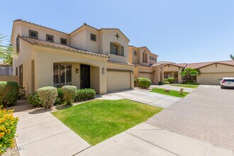 2043 W Periwinkle Way in Chandler, AZ - Building Photo - Building Photo