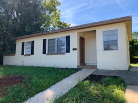 1539 Faith Ct in Deltona, FL - Building Photo