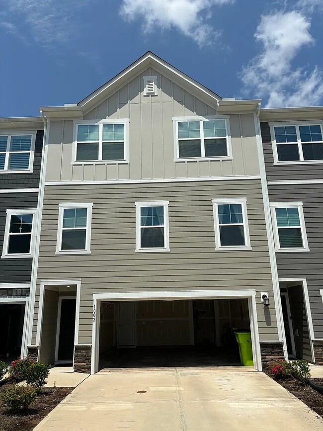 1002 Kaya Ct in Durham, NC - Foto de edificio - Building Photo