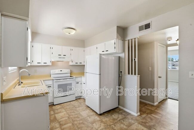 property at 3934 E Piccadilly Rd