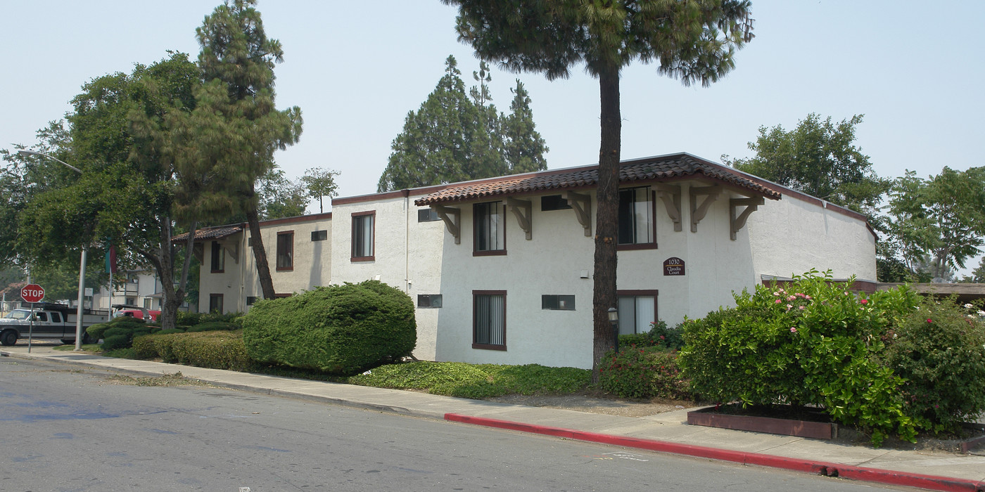 Casa Blanca Apartments in Antioch, CA - Building Photo