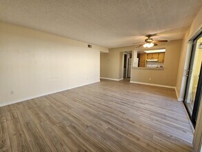 594 N Wickham Rd-Unit -#5 in Melbourne, FL - Building Photo - Building Photo