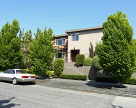 Garden View Apartments in Seattle, WA - Building Photo - Building Photo