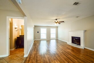 8151 Cross Creek Ct in Memphis, TN - Building Photo - Building Photo